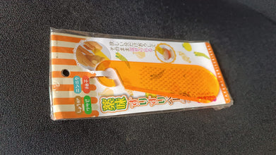 Multipurpose Garlic and Ginger Grater Peeler Tool with Hanging Hook – 1 Pc